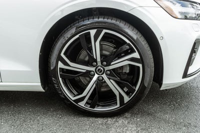 2023 Volvo S60 B5 Plus Dark Theme