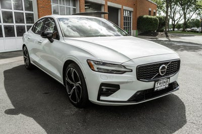 2023 Volvo S60 B5 Plus Dark Theme