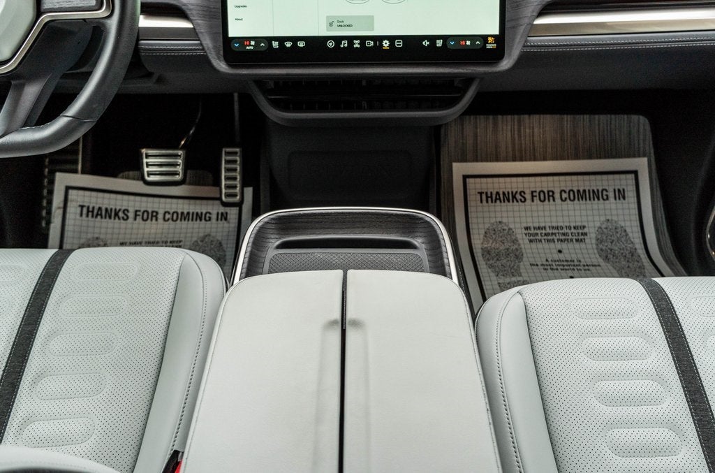 2024 Rivian R1S Adventure