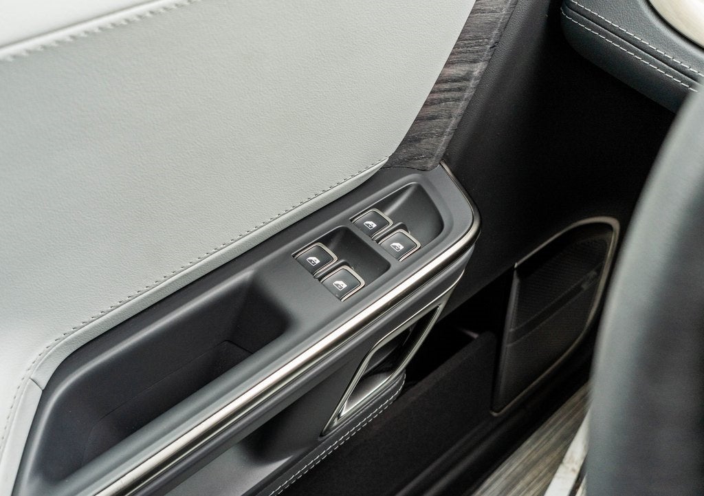 2024 Rivian R1S Adventure