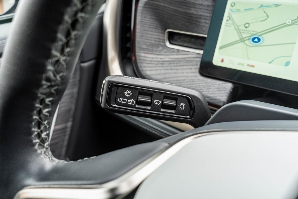 2024 Rivian R1S Adventure