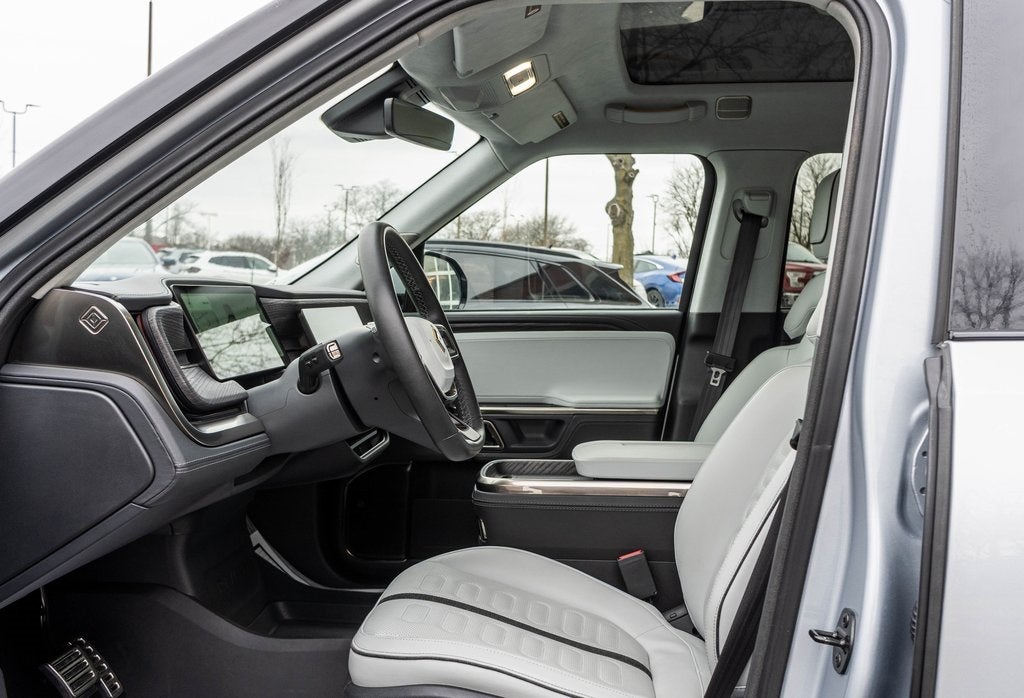 2024 Rivian R1S Adventure