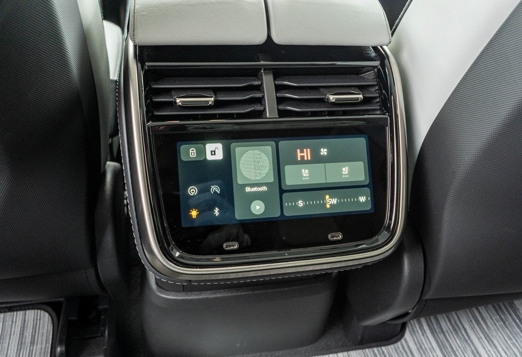 2024 Rivian R1S Adventure