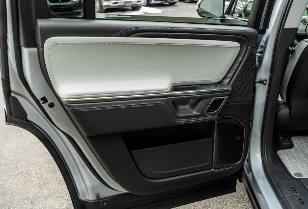 2024 Rivian R1S Adventure