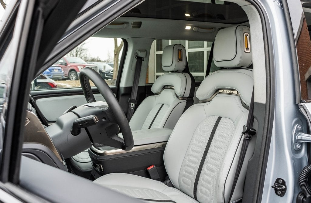 2024 Rivian R1S Adventure