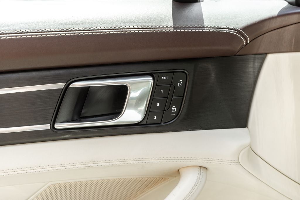2023 Porsche Panamera 4 Platinum Edition