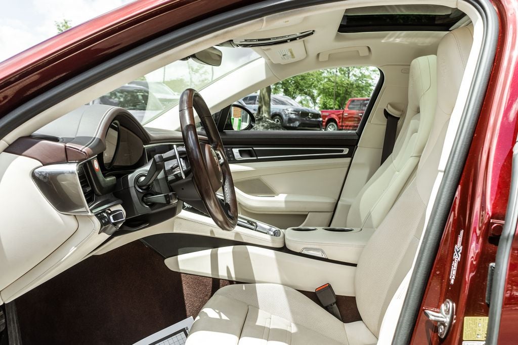 2023 Porsche Panamera 4 Platinum Edition