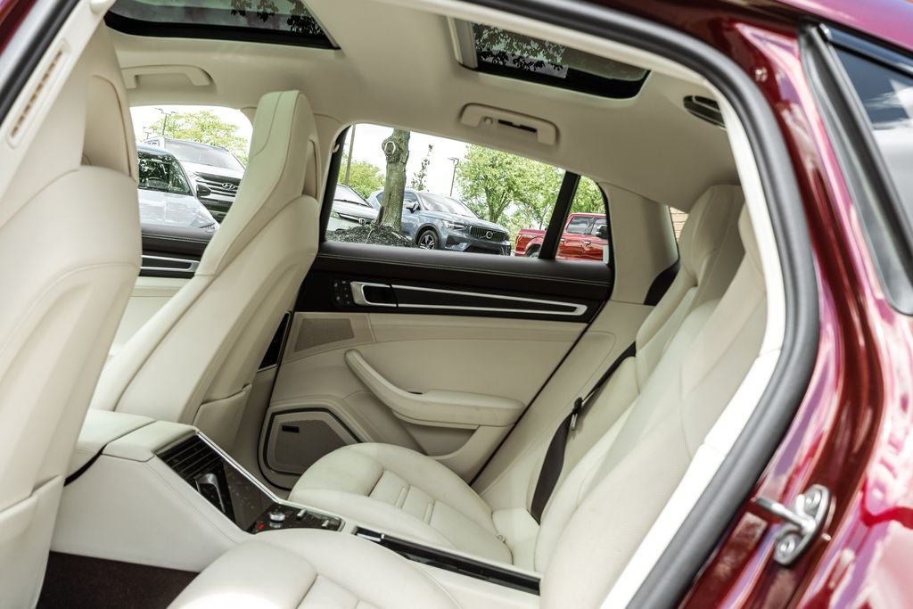 2023 Porsche Panamera 4 Platinum Edition