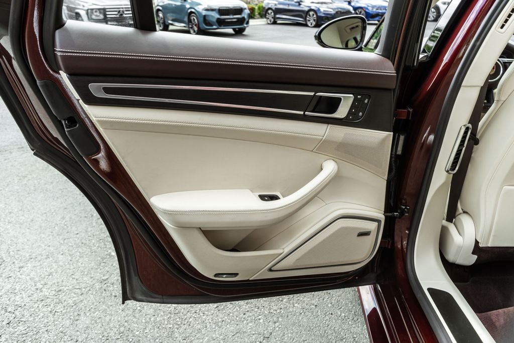 2023 Porsche Panamera 4 Platinum Edition