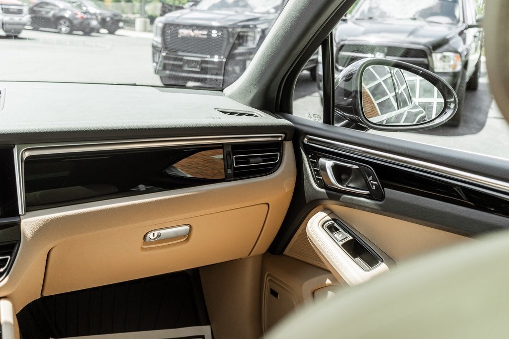 2022 Porsche Macan Base