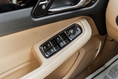 2022 Porsche Macan Base