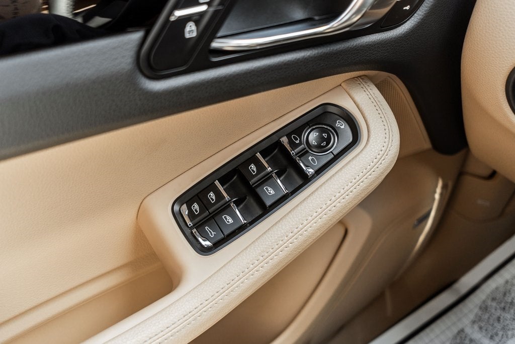 2022 Porsche Macan Base