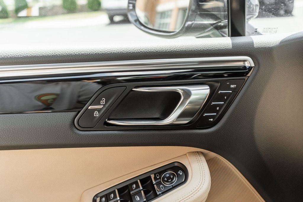 2022 Porsche Macan Base