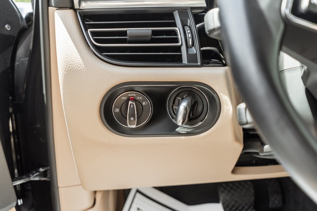 2022 Porsche Macan Base