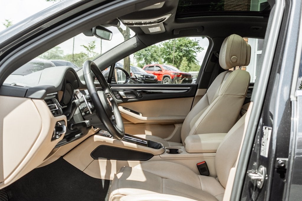 2022 Porsche Macan Base