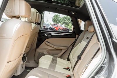 2022 Porsche Macan Base