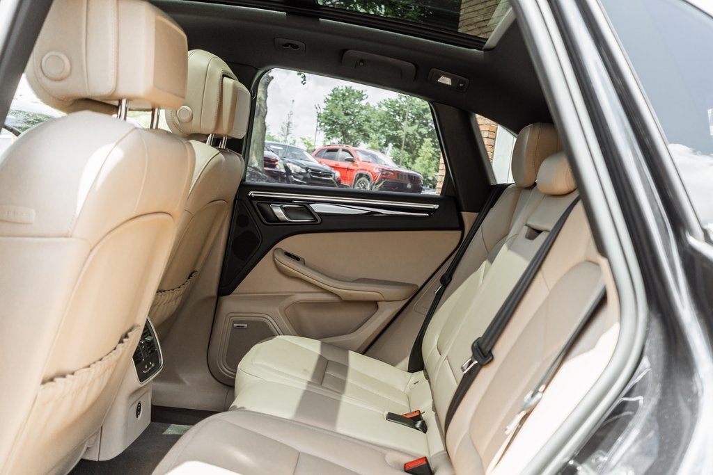 2022 Porsche Macan Base