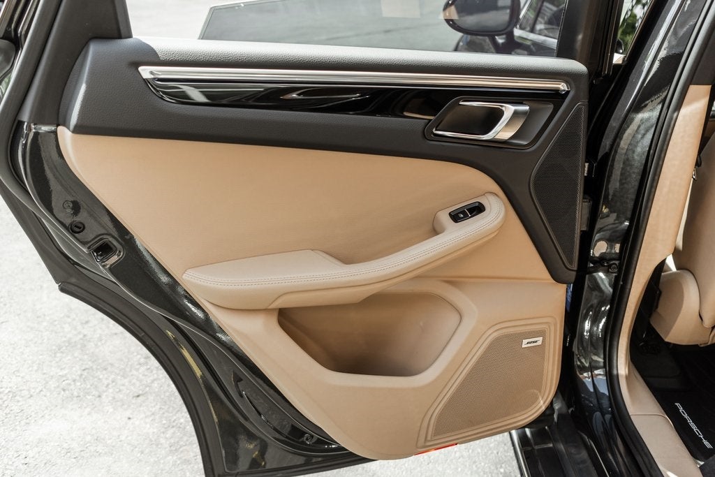 2022 Porsche Macan Base