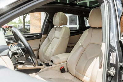 2022 Porsche Macan Base