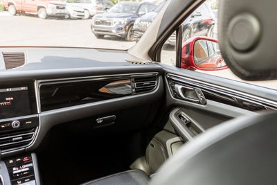 2023 Porsche Macan Base