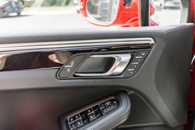 2023 Porsche Macan Base