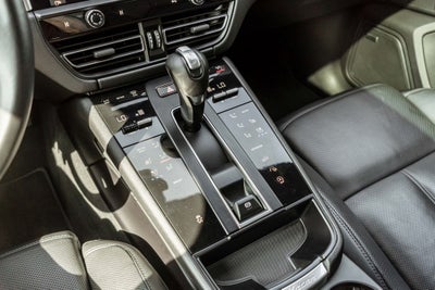 2023 Porsche Macan Base