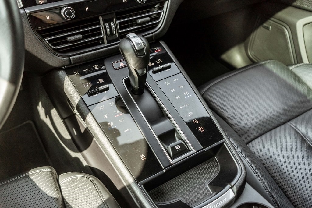 2023 Porsche Macan Base