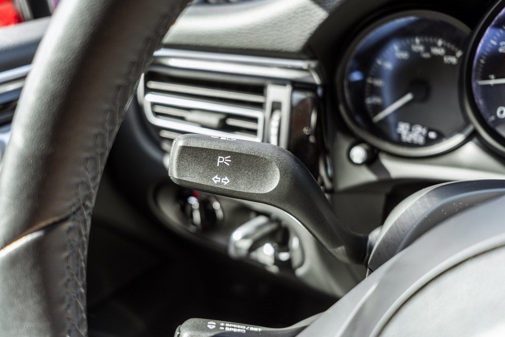 2023 Porsche Macan Base