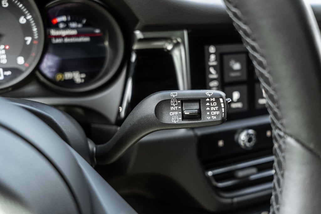 2023 Porsche Macan Base