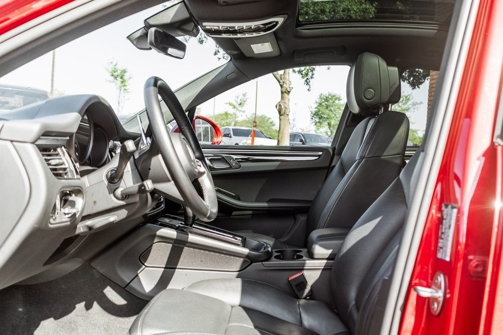 2023 Porsche Macan Base