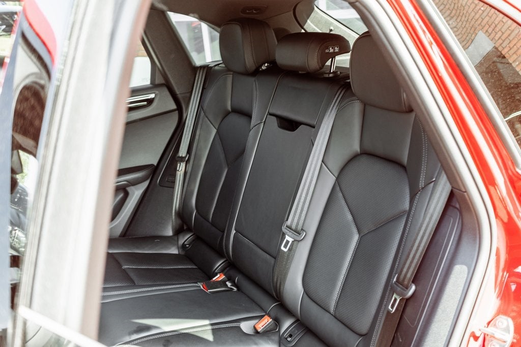 2023 Porsche Macan Base