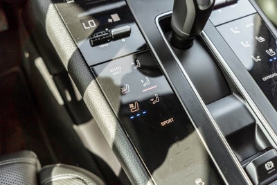 2023 Porsche Macan Base