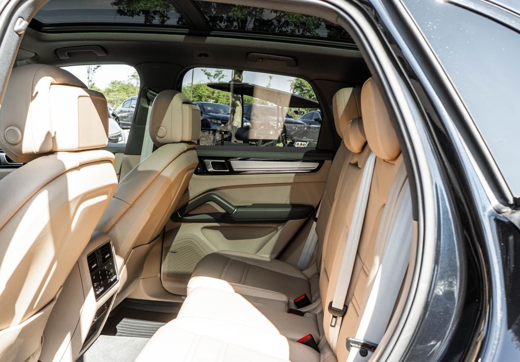 2023 Porsche Cayenne Platinum Edition