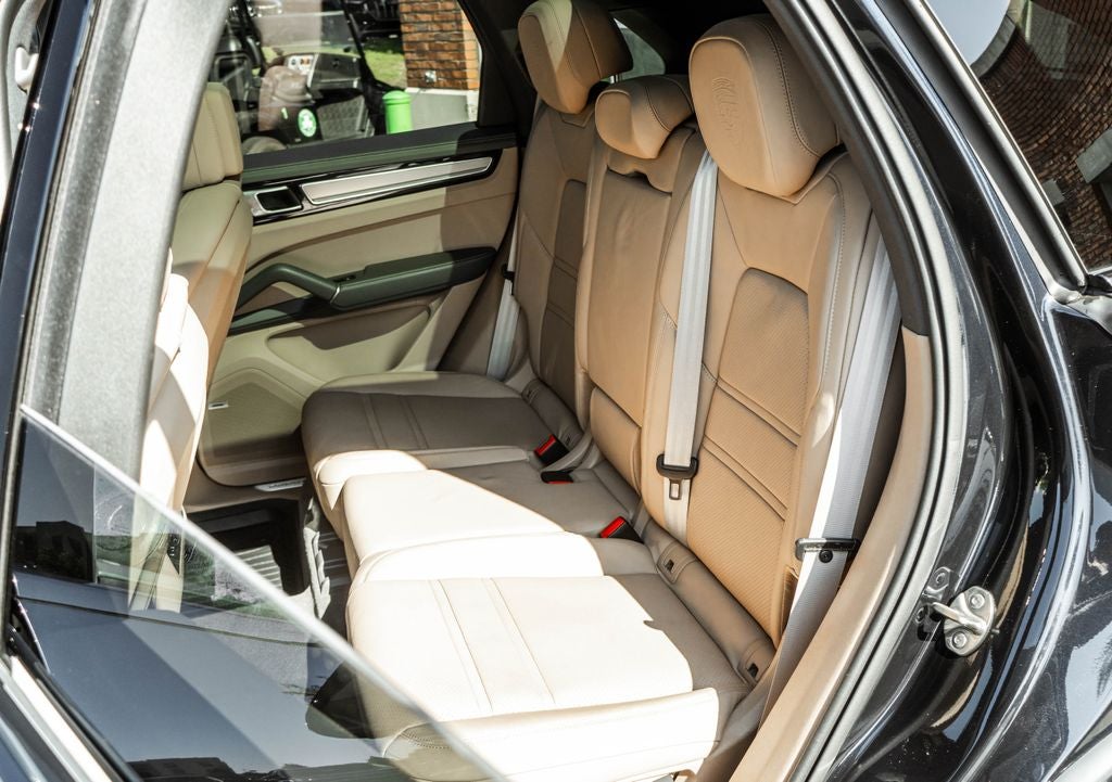 2023 Porsche Cayenne Platinum Edition