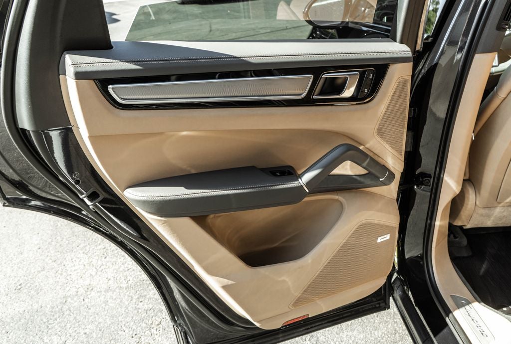 2023 Porsche Cayenne Platinum Edition