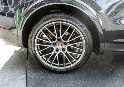 2023 Porsche Cayenne Platinum Edition