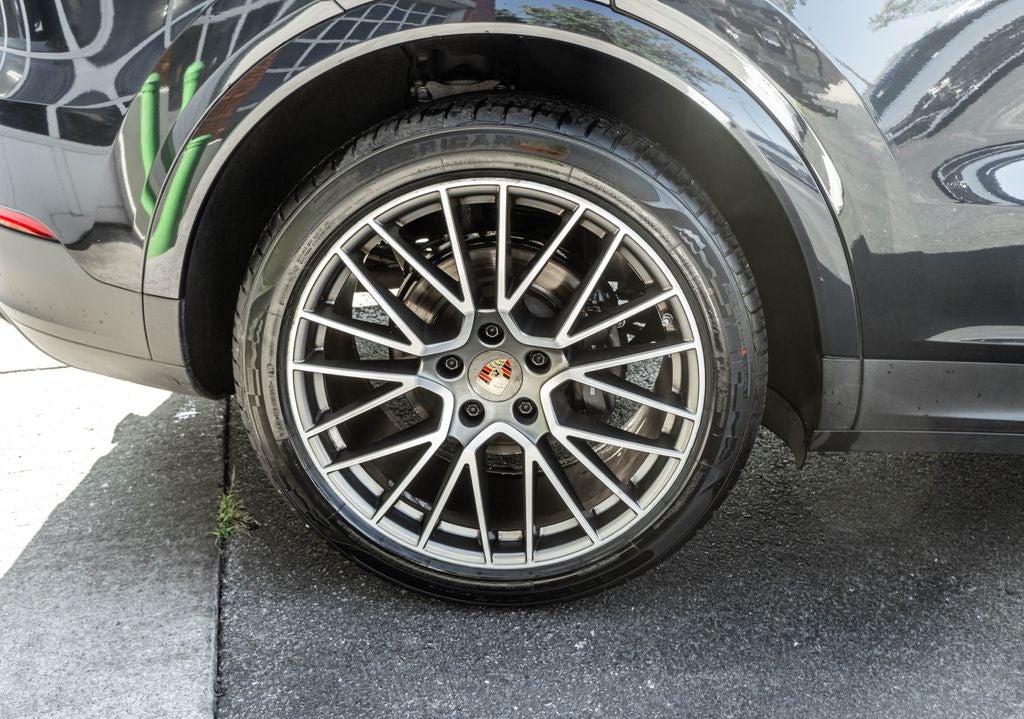 2023 Porsche Cayenne Platinum Edition