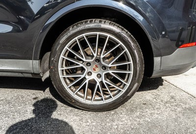 2023 Porsche Cayenne Platinum Edition