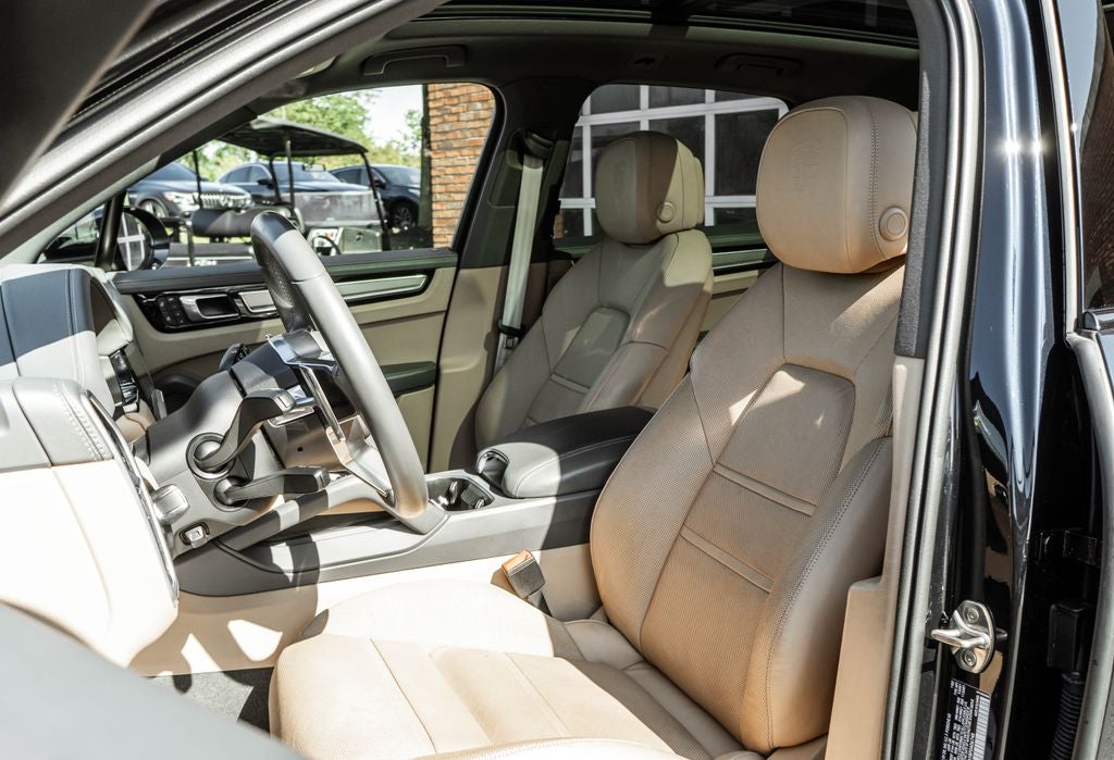 2023 Porsche Cayenne Platinum Edition