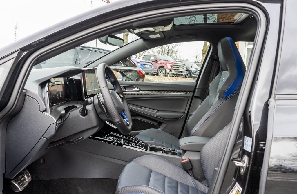 2025 Volkswagen Golf R 2.0T BLACK EDITION