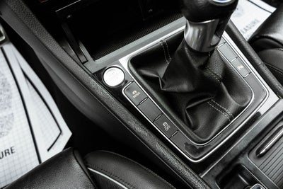 2019 Volkswagen Golf R DCC & Navigation 4Motion