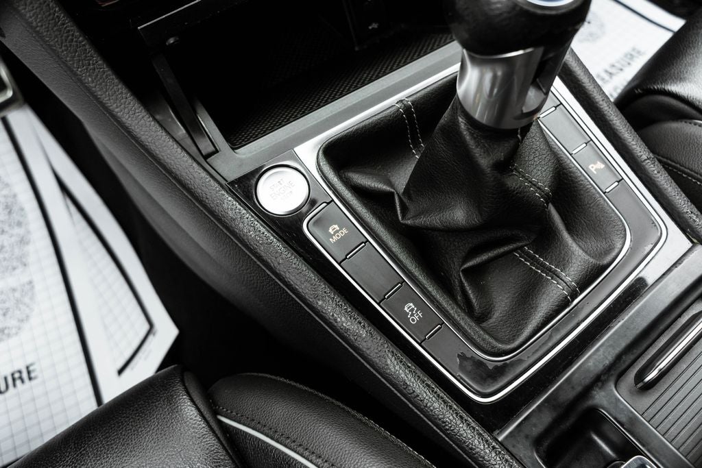 2019 Volkswagen Golf R DCC & Navigation 4Motion