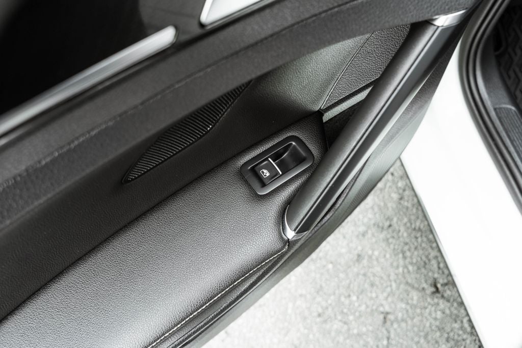 2019 Volkswagen Golf R DCC & Navigation 4Motion