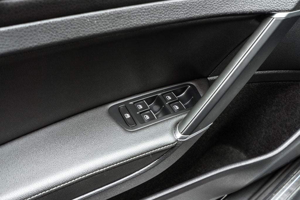 2019 Volkswagen Golf R DCC & Navigation 4Motion