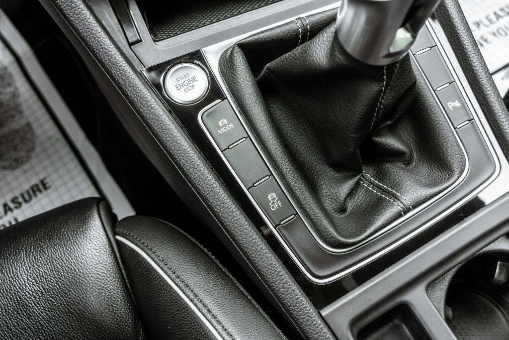 2019 Volkswagen Golf R DCC & Navigation 4Motion