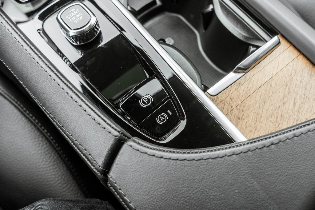 2025 Volvo XC90 B6 Plus 7-Seater