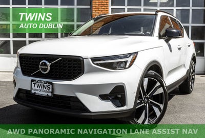 2025 Volvo XC40 B5 Plus Dark Theme