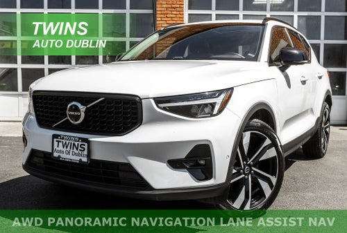 2025 Volvo XC40 B5 Plus Dark Theme