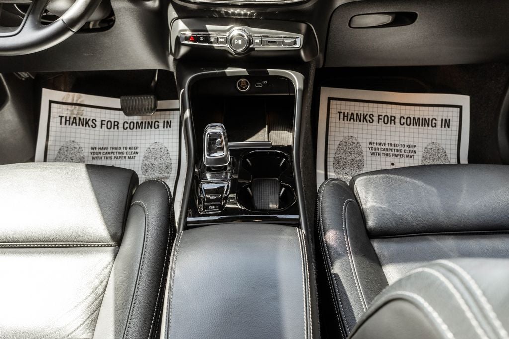 2025 Volvo XC40 B5 Plus Dark Theme