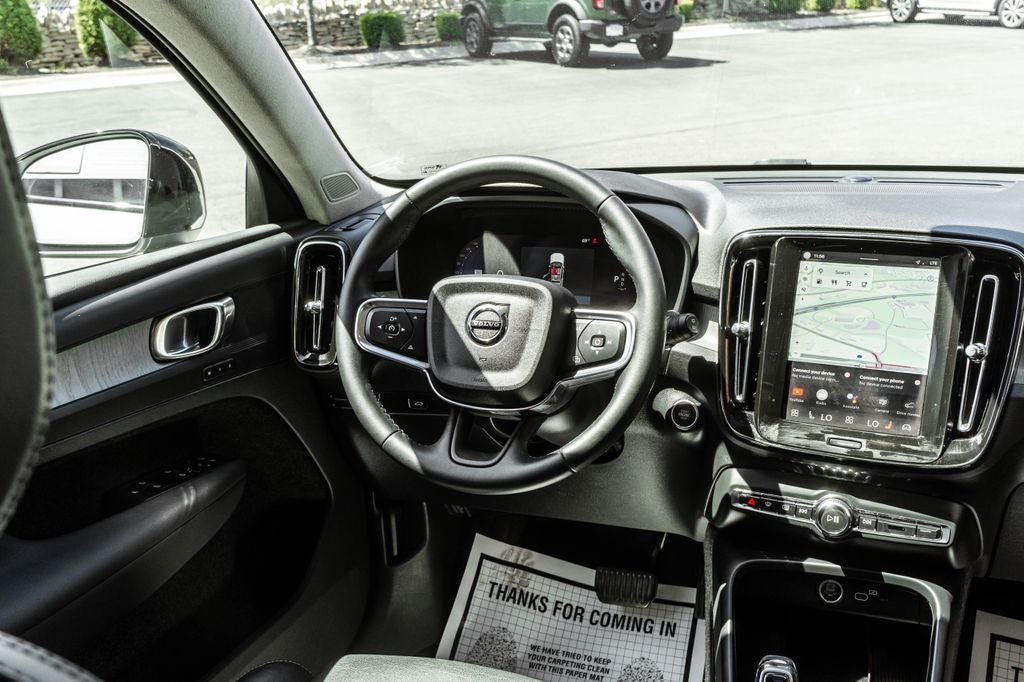 2025 Volvo XC40 B5 Plus Dark Theme